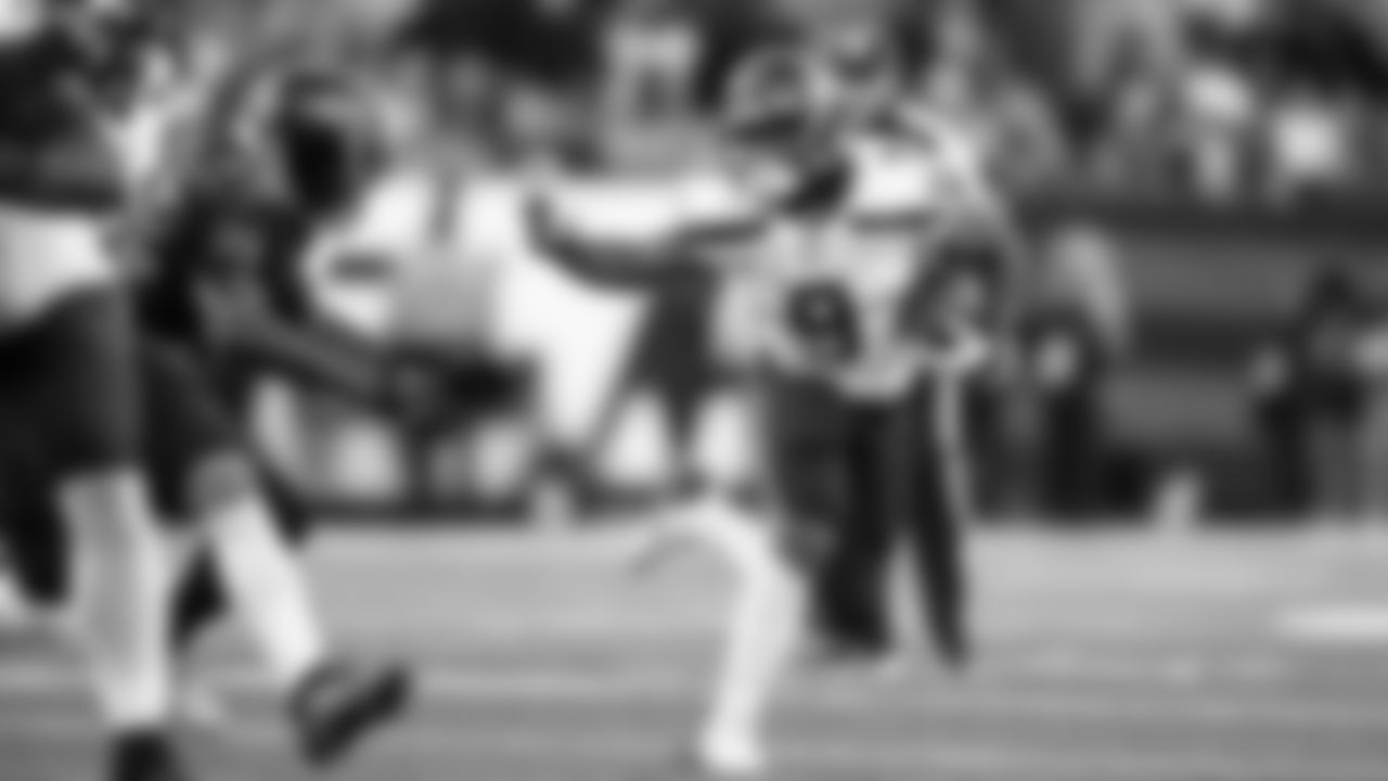 Running back Kenneth Walker III tries to get around the left side.