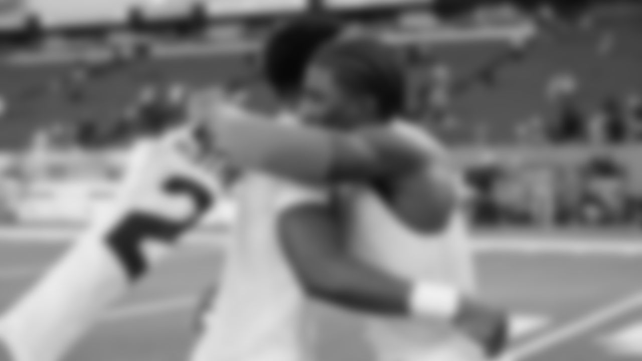 Seahawks celebrate the 30-24 win over the Tennessee Titans at Nissan Stadium on November 23, 2025.