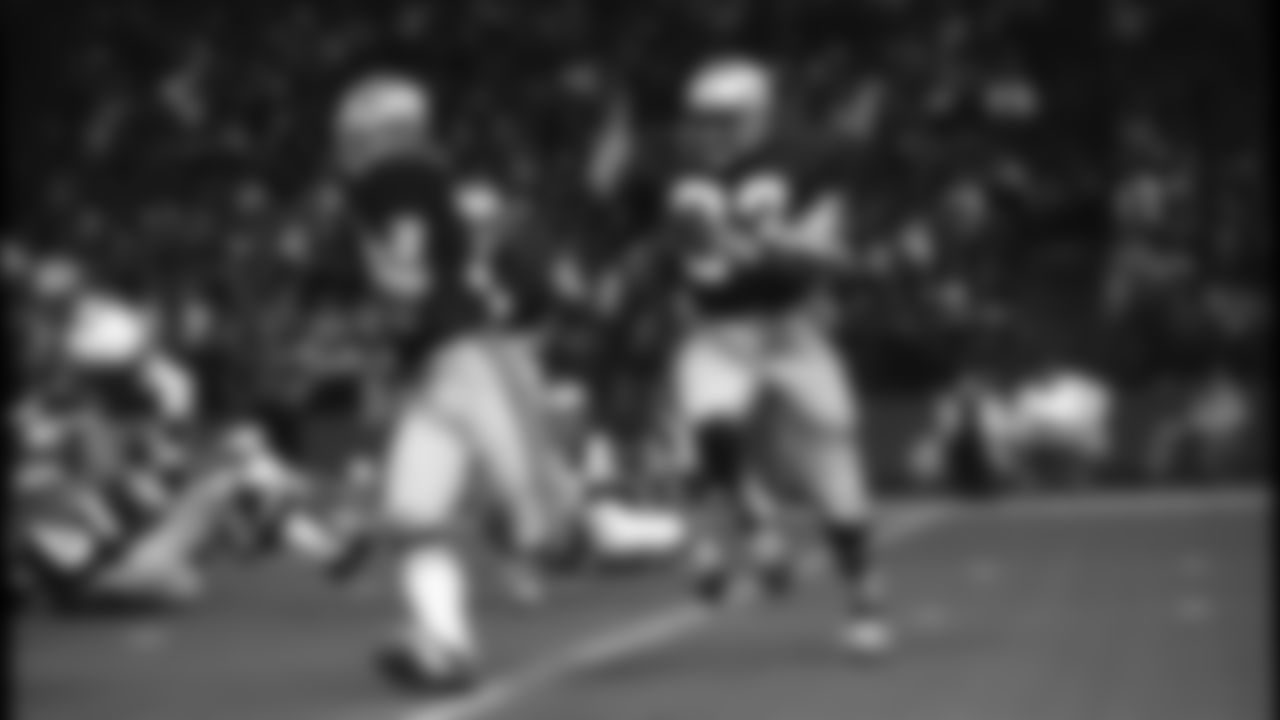 The Seahawks drafted Fissk running back Andy Bolton with the 123rd overall pick in the 4th round of the 1976 NFL Draft.