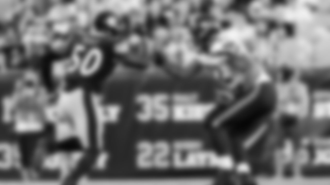 Seahawks right tackle Abraham Lucas (74)