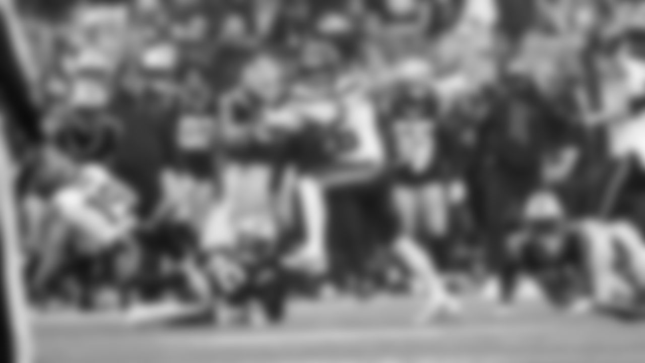 Seahawks running back Zach Charbonnet turns the corner and heads upfield in the third quarter.