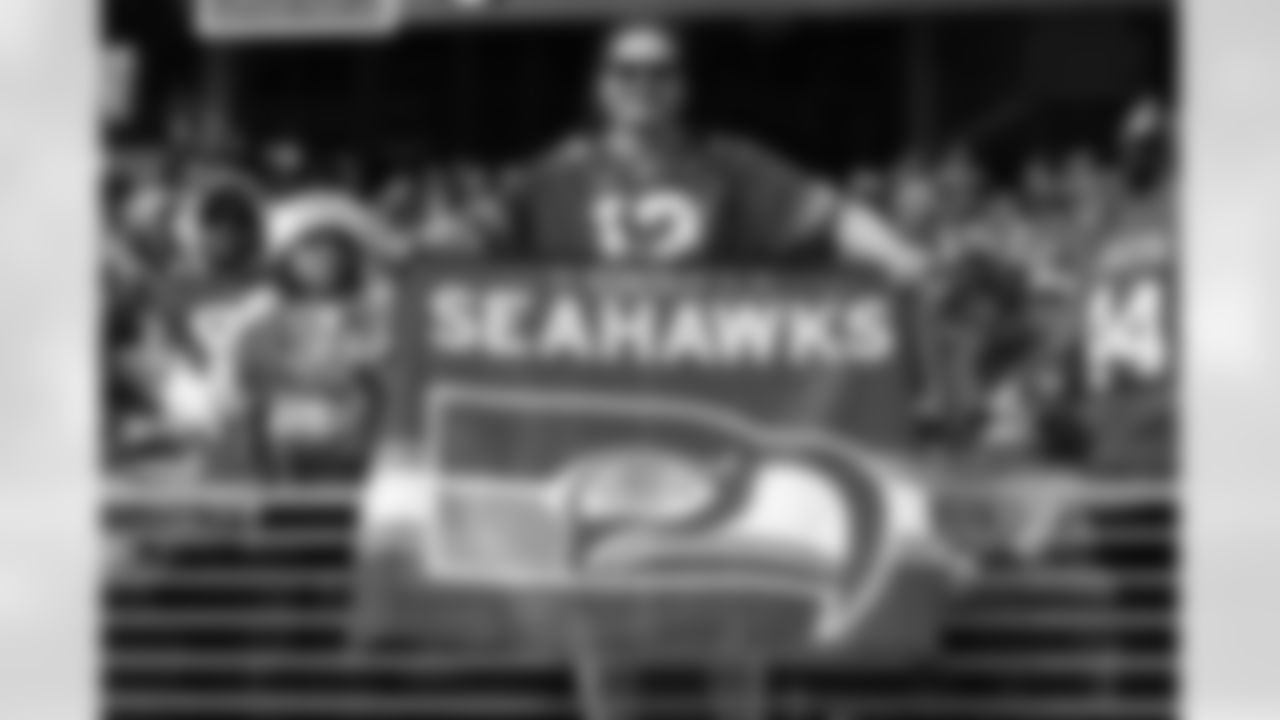The 12s made the trip to Santa Clara to cheer on the Seahawks as they get set to face off against the 49ers in Week 14.