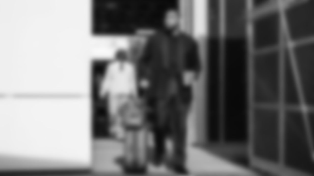 Seahawks defensive end Leonard Williams (99) departed the team hotel for the Week 18 matchup vs. the 49ers at Levi's Stadium.