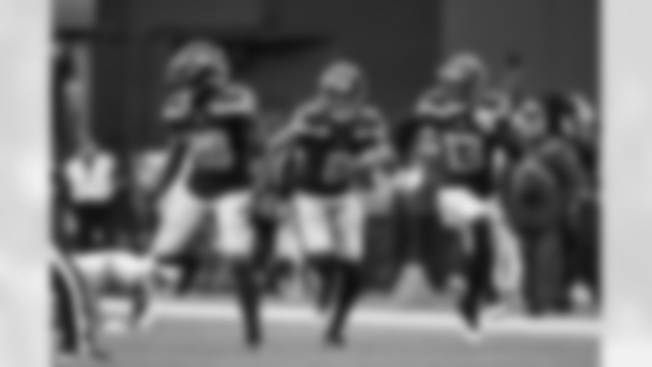Seahawks safety Coby Bryant (8) picked off Cardinals QB Kyler Murray and returned it 69 yards for his first career touchdown in the 16-6 win over the Arizona Cardinals on November 24, 2024 at Lumen Field.