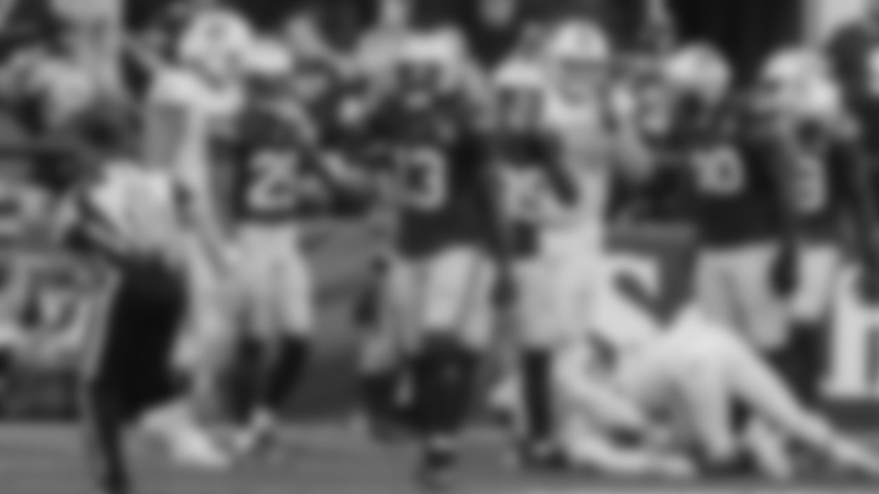 Seahawks linebacker Ernest Jones IV (13) vs. the Tampa Bay Buccaneers in Week 5.