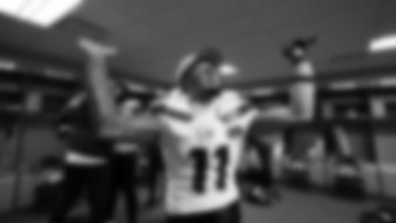 The Seahawks celebrated the win vs. the 49ers at Levi's Stadium in Week 18.