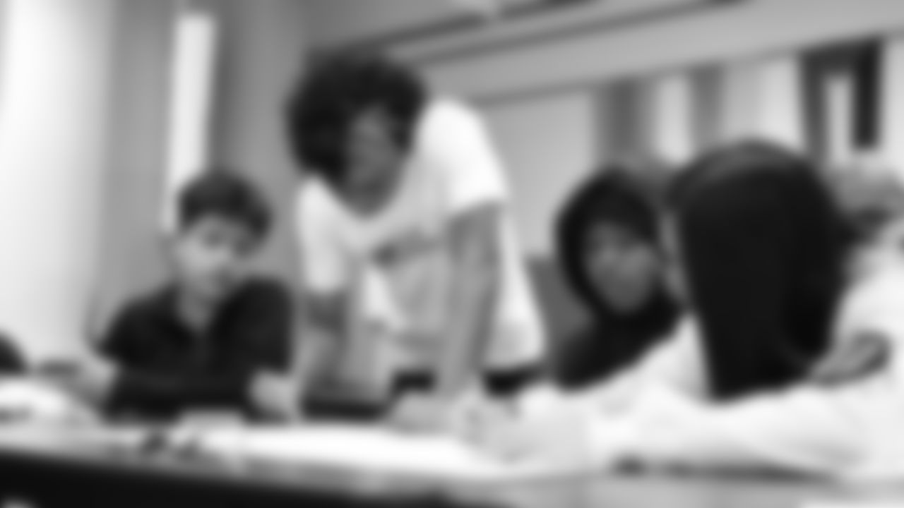 The Seahawks teamed up with EVERFI for a morning learning about mental health with students at Showalter Middle School on October 30, 2025.