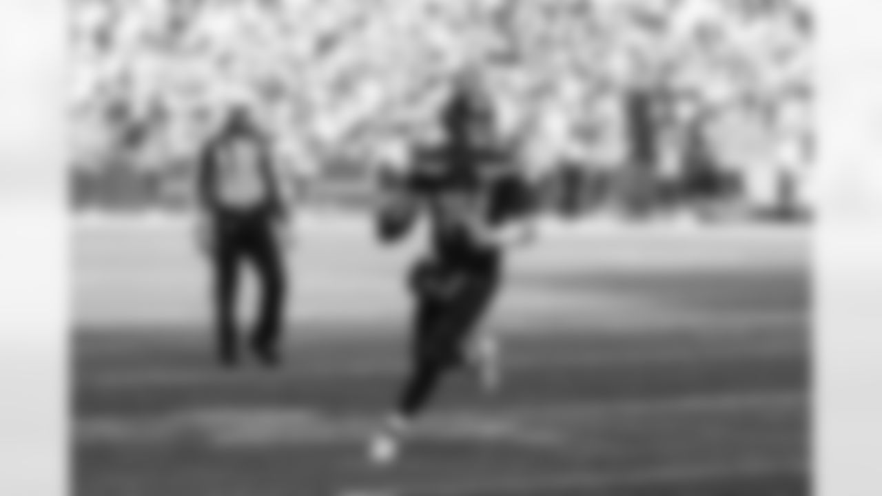 Seahawks quarterback Sam Darnold (14) vs. the Arizona Cardinals in Week 10.