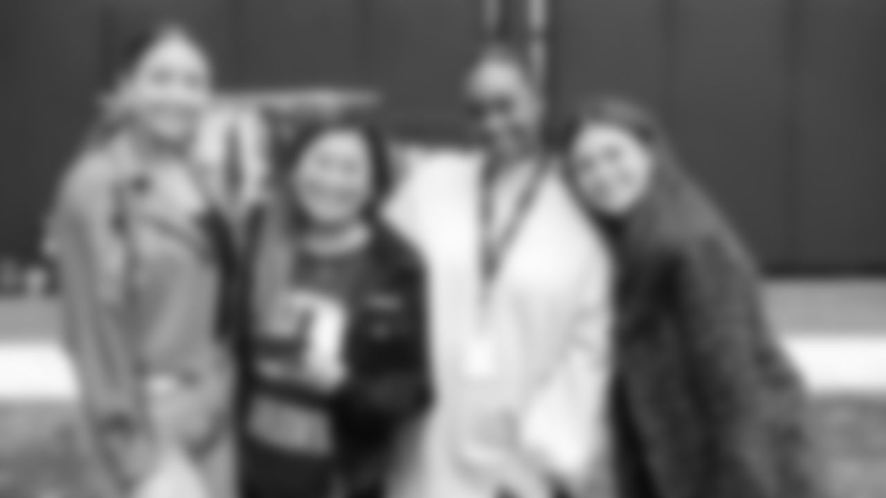 Hosted in partnership with DEI, Seahawks Women's Association and SOAR Women's Employee Resource Group, the Women's Wellness Event brought together education on women's fertility and overall health, moments for connection and meditation, and onsite vendors raising awareness around wellness and the importance of regular breast exams.