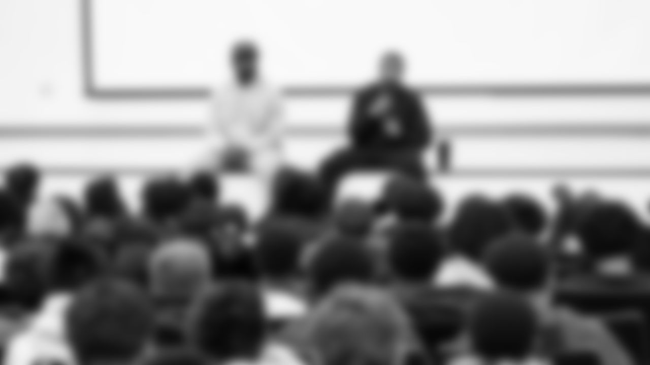 Seahawks Legends Doug Baldwin and Cliff Avril visited Kent-Meridian High School on Tuesday, October 14, 2025 to present the school with a Nourishing Champions Award.