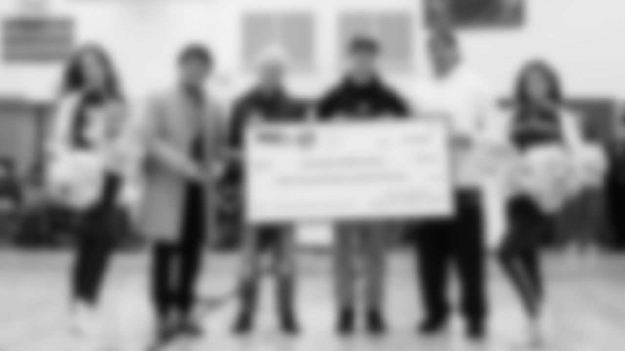 Students at Washington Middle School were surprised with a pep rally on Friday, bringing together the unique tie between sport and music. Blue Thunder, Seahawks Dancers and Legend Lofa Tatupu played a Super Bowl edition of Seahawks trivia, as well as a performance by Blue Thunder and special appearance by Seattle music legend and lead guitarist for Pearl Jam, Mike McCready.