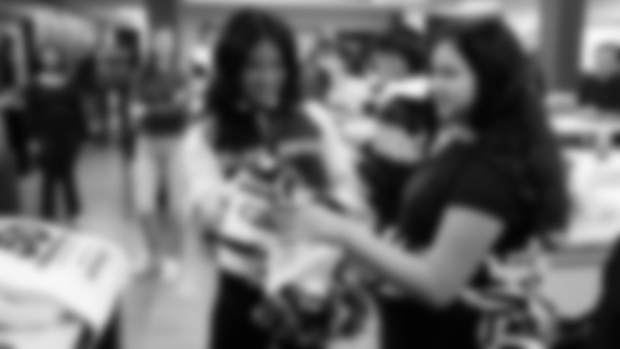 Seahawks Legend Garry Gilliam and Seahawks Dancers surprised teens at the Lake Hills Boys & Girls Club for a fun afternoon of Seahawks activities and crafting. One lucky winner also went home with two tickets to the Divisional Playoff game!