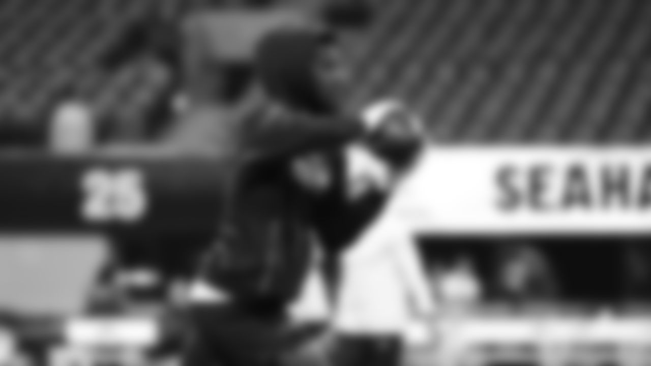 Seahawks cornerback Devon Witherspoon (21) warms up at Mercedes-Benz Stadium for the Week 14 matchup vs. the Atlanta Falcons.