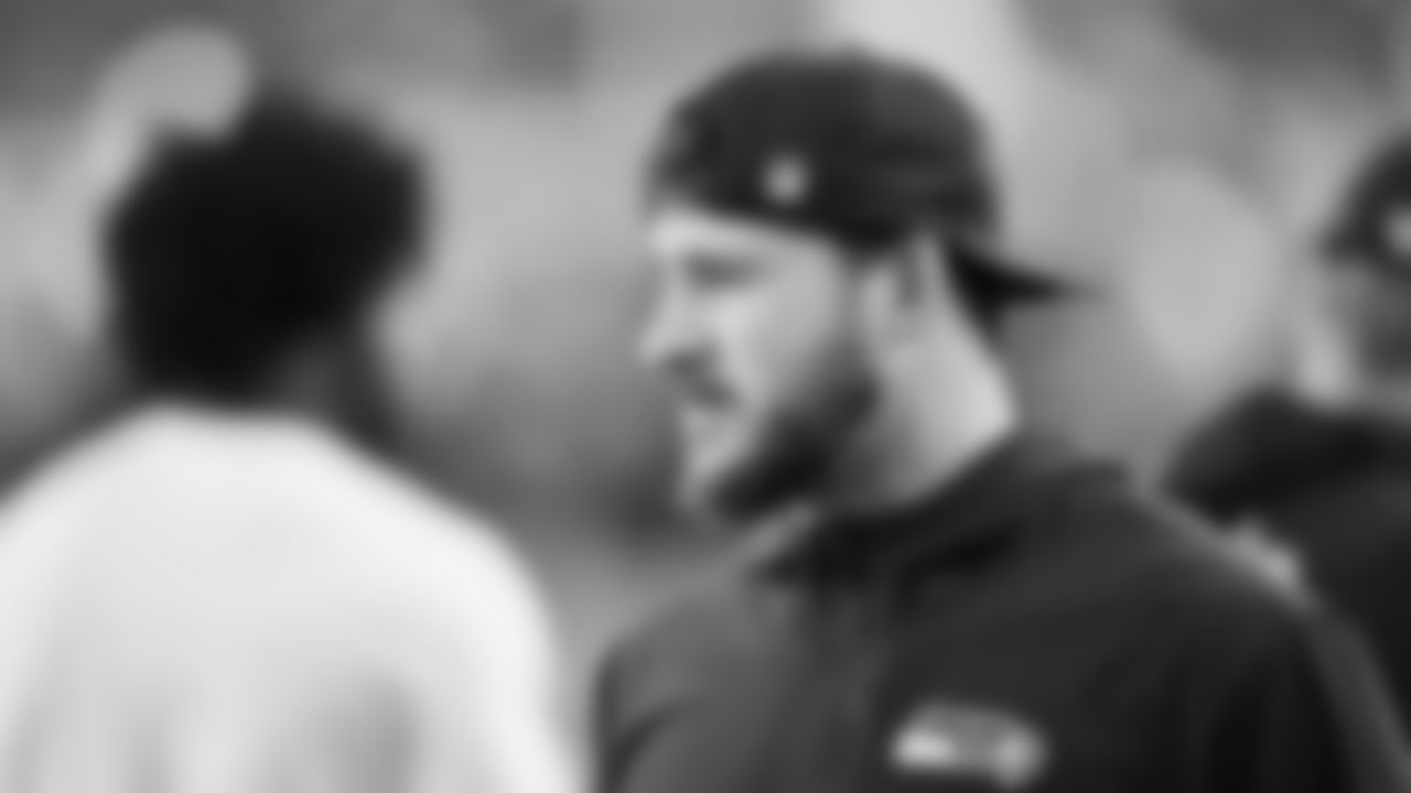 Seahawks fullback Robbie Ouzts (40) warms up at Levi's Stadium for the Week 18 matchup vs. the 49ers.