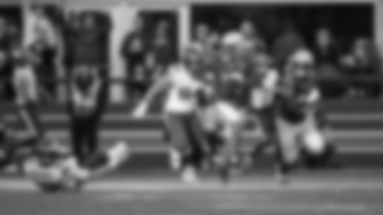 Seahawks linebacker Ernest Jones IV (13) vs. the Minnesota Vikings in Week 13.