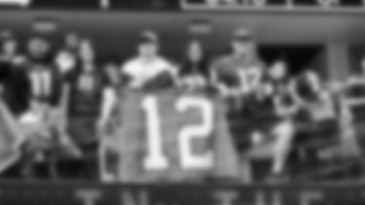 12s show up strong for Week 11 at the Rams on November 16, 2025