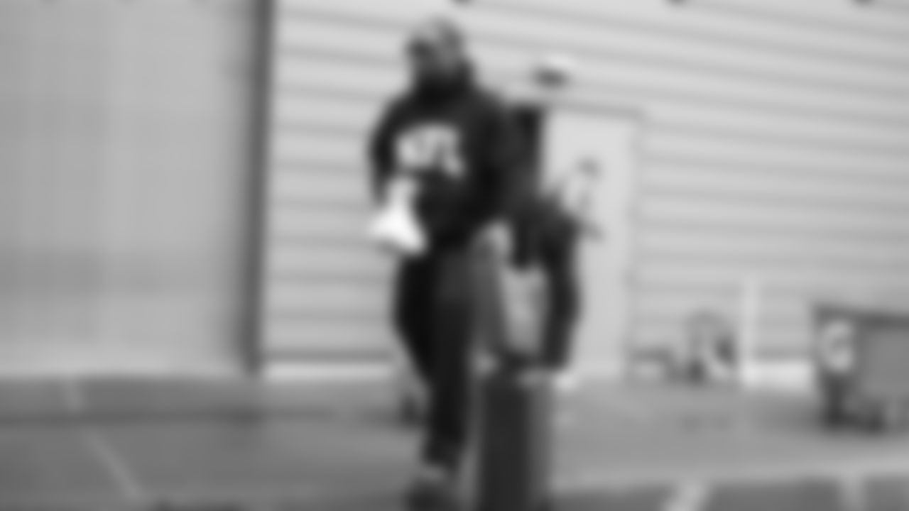 Seahawks defensive end DeMarcus Lawrence (0) departed the Virginia Mason Athletic Center on Friday, January 2, 2026 for the Week 18 trip at the 49ers.