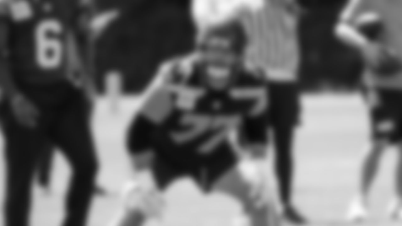 Seahawks guard Bryce Cabeldue (77)