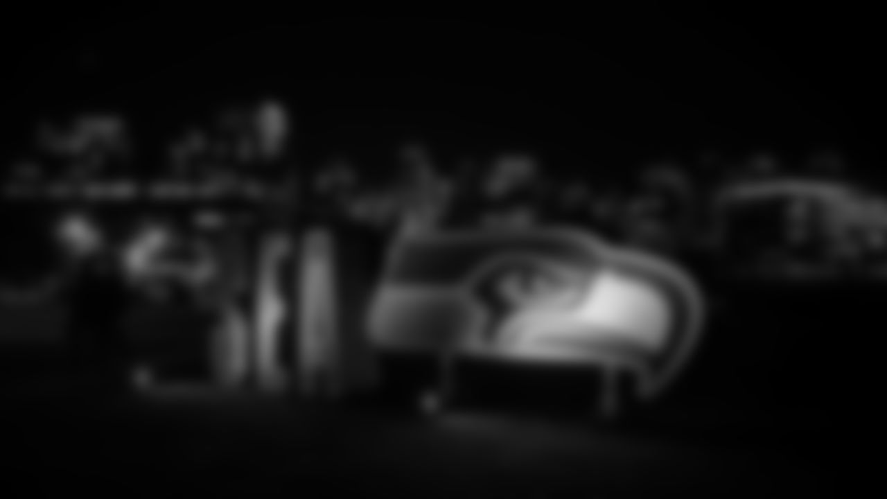 12s turned out for the Blue Friday Fan Rally, Friday, January 23 ahead of the NFC Championship game. The Seahawks ChampionSHIP cruised across Lake Washington and Lake Union, ending at Lake Union Park for the Fan Rally, featuring Seahawks Dancers, Legends, Blue Thunder and more.