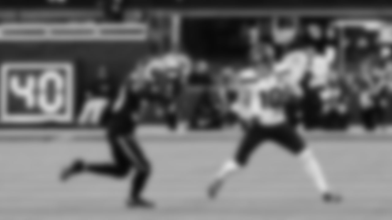 Seahawks at Rams on November 16, 2025