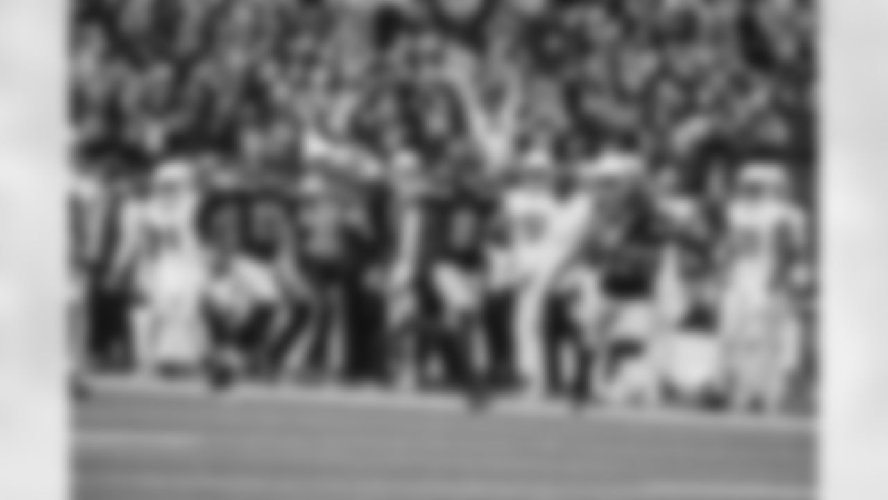 Seahawks safety Coby Bryant (8) picked off Cardinals QB Kyler Murray and returned it 69 yards for his first career touchdown in the 16-6 win over the Arizona Cardinals on November 24, 2024 at Lumen Field.