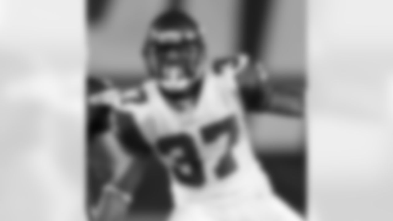 The Seahawks drafted Rutgers defensive back Courtney Greene with the 245th overall pick in the 7th round of the 2009 NFL Draft.