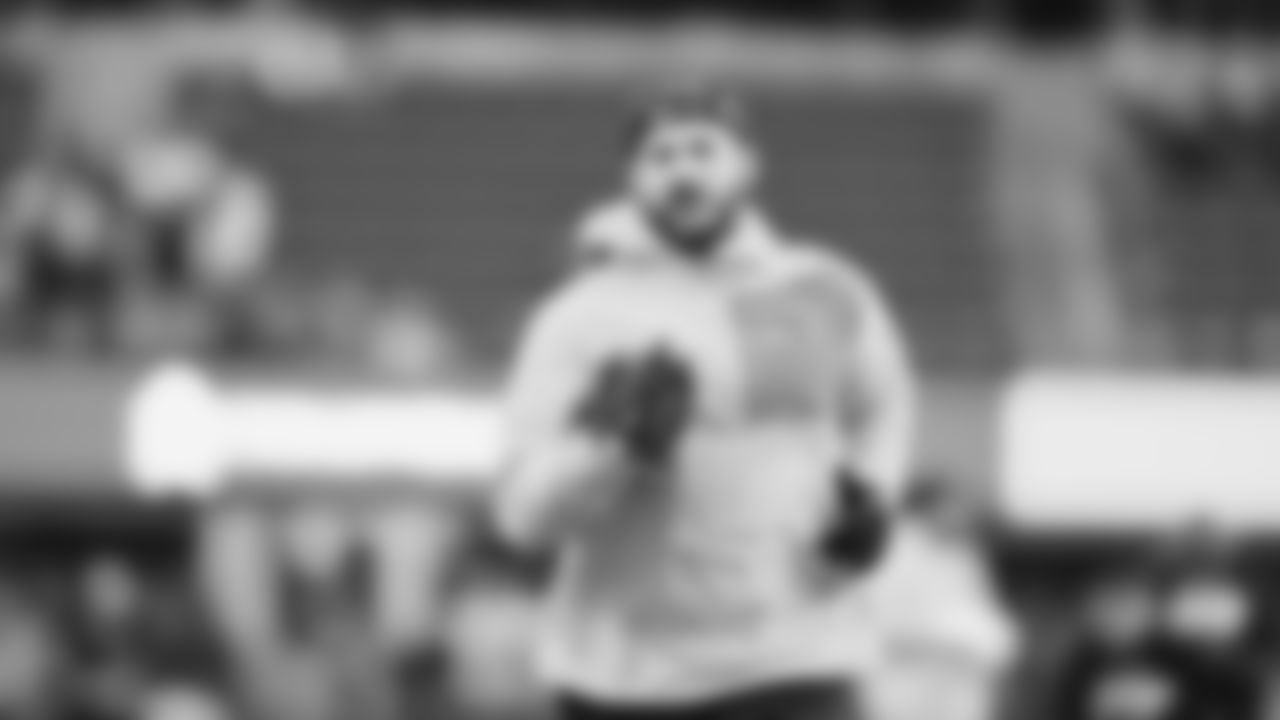 Seahawks fullback Robbie Ouzts (40) warms up at Lumen Field for the NFC divisional round game vs. the San Francisco 49ers on January 17, 2026.