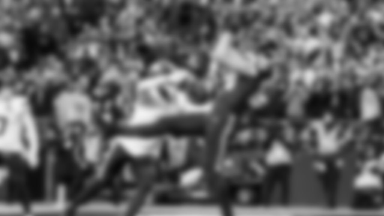 Seahawks tight end AJ Barner (88)