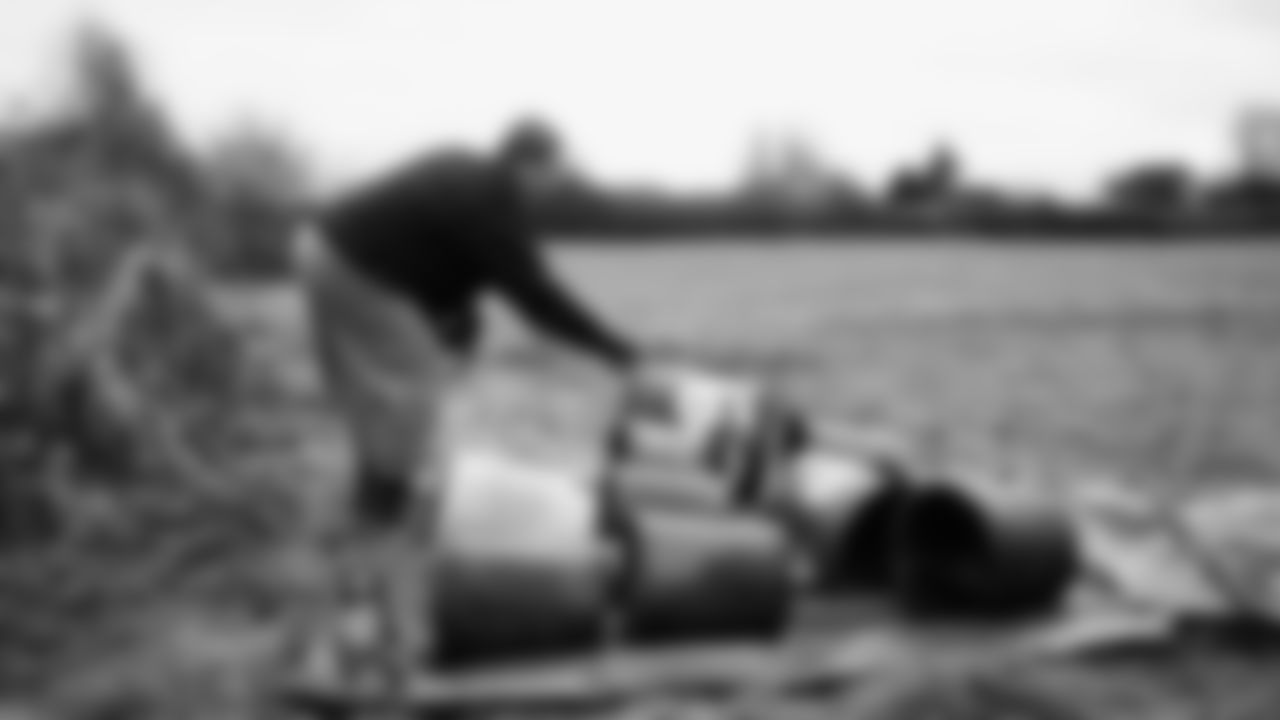 The Seahawks and Legend Norm Johnson spent the day volunteering at a farm in Snohomish County on January 8, 2026.