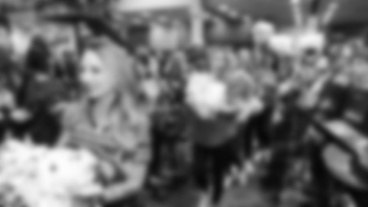 On Saturday, October 5th, Sea Gals/Seahawks Dancers alumni performed at Lumen Field.