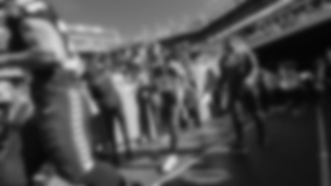 Super Bowl LX Warmups-20260208_22-22-54_1191