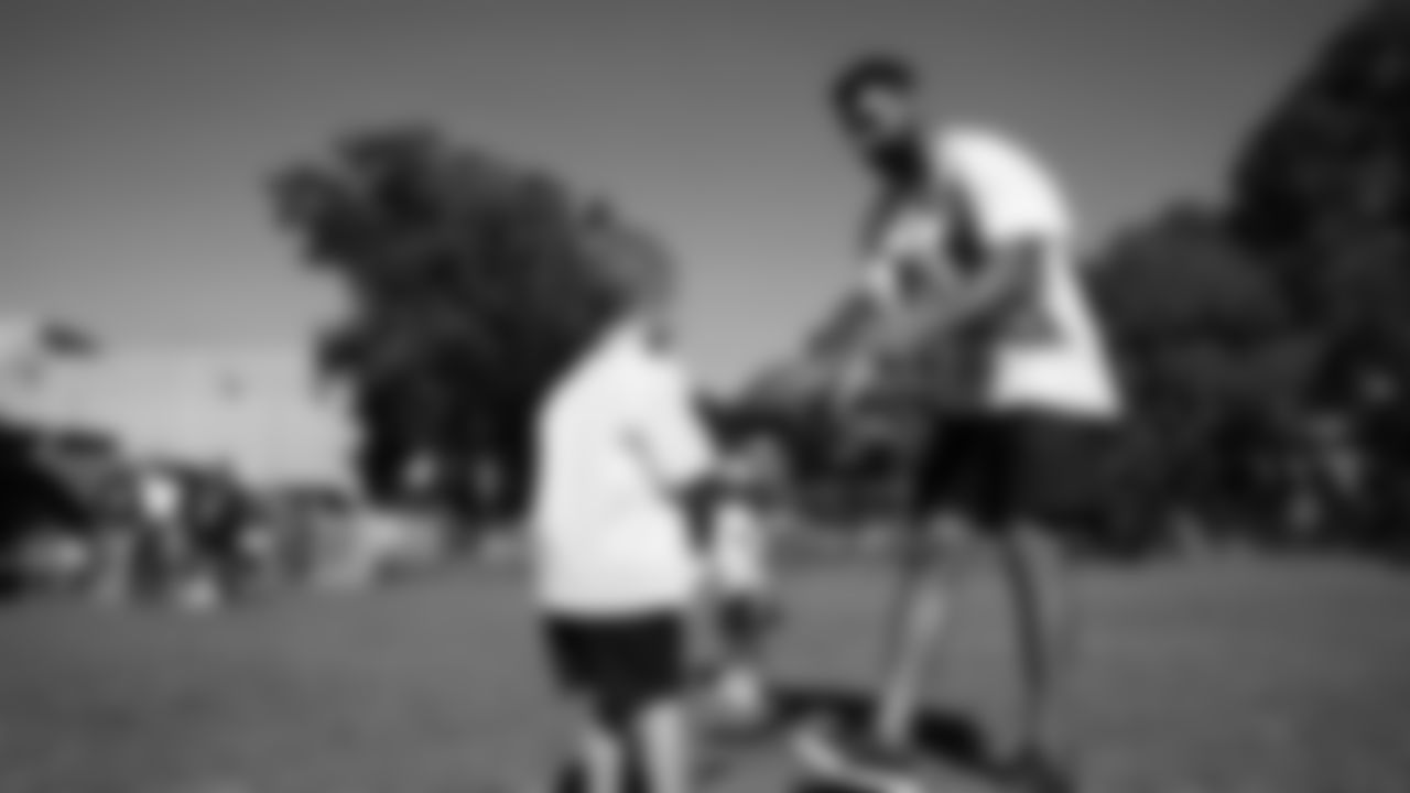 During a visit to Australia, Seahawks Legend Cliff Avril and Blitz stopped by the Kurranulla Aboriginal Corporation Community Center to play flag football and rugby alongside the Cronulla Sharks.