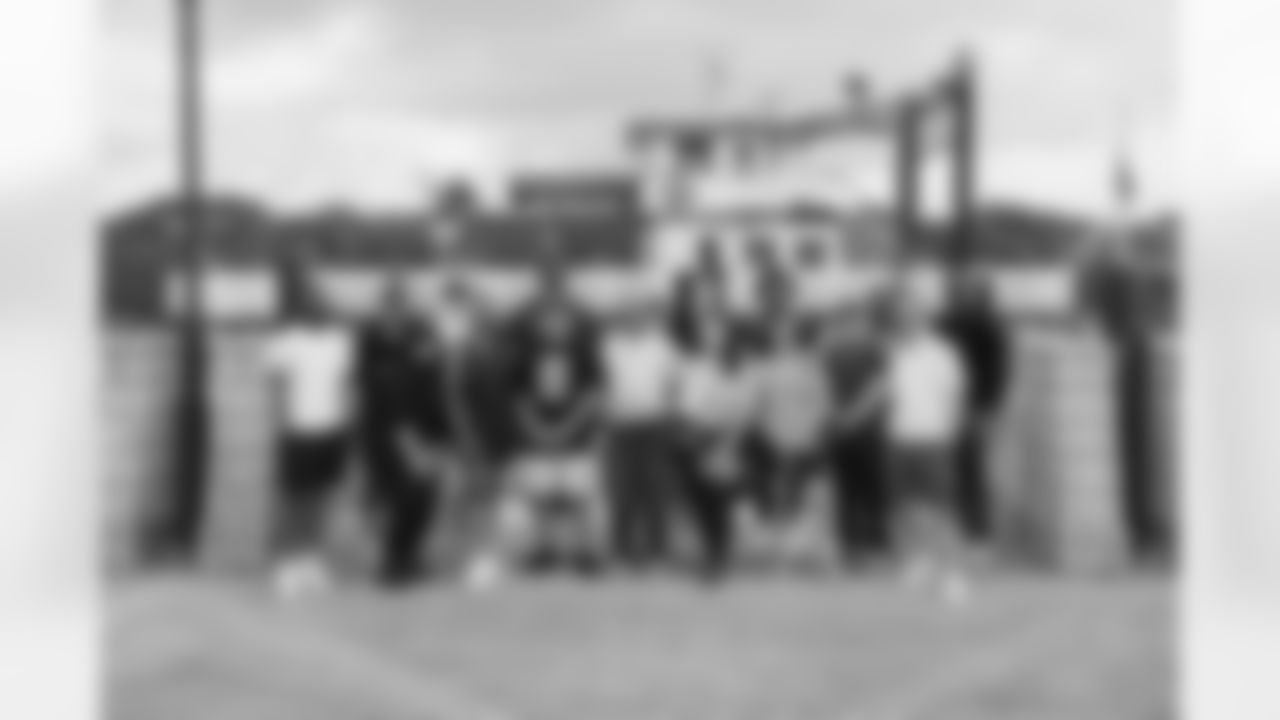 The Seattle Seahawks partnered with the Institute for Common Power to send members of their organization on the Truth and Purpose Learning Tour—a transformative, weeklong journey through the South to deepen their understanding of Black history in America. Participants visited historic sites and met Civil Rights leaders who helped shape the movement.