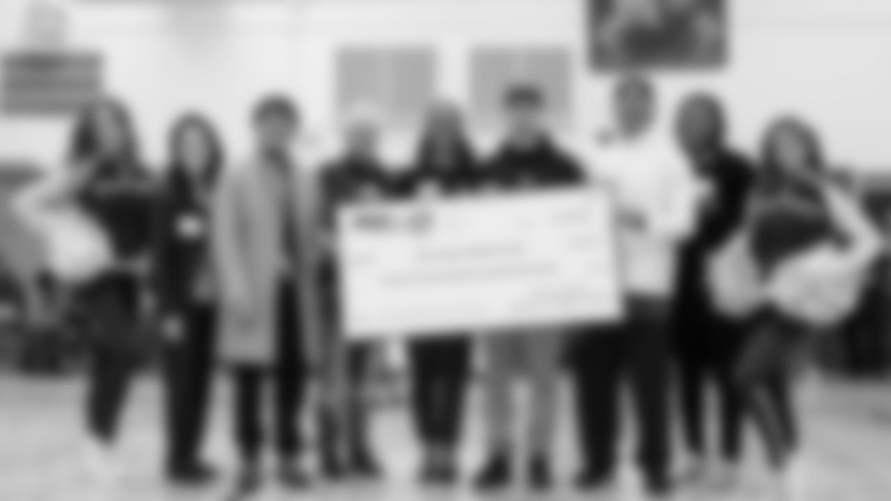 Students at Washington Middle School were surprised with a pep rally on Friday, bringing together the unique tie between sport and music. Blue Thunder, Seahawks Dancers and Legend Lofa Tatupu played a Super Bowl edition of Seahawks trivia, as well as a performance by Blue Thunder and special appearance by Seattle music legend and lead guitarist for Pearl Jam, Mike McCready.