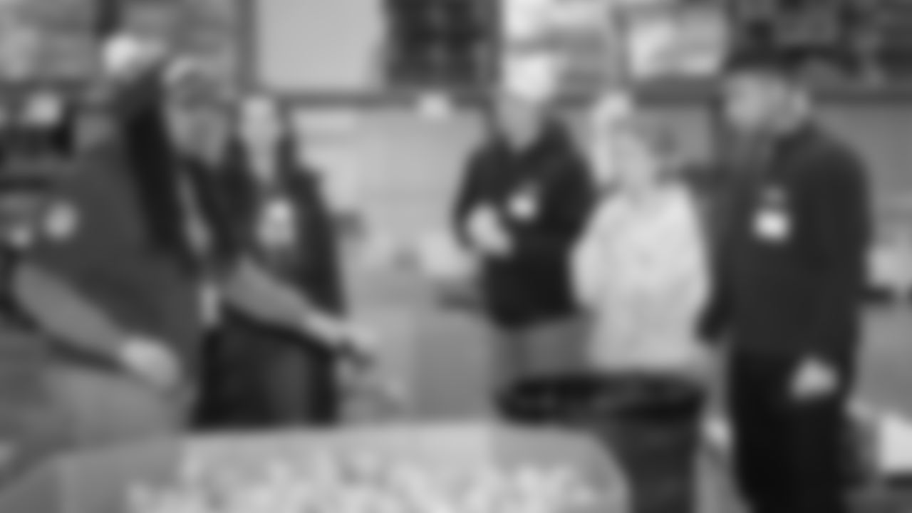 Seahawks Legend Bryan Walters, Dancers, Blitz and volunteers helped sort 4,800 pounds of action green apples at the Food Lifeline distribution center on January 22, 2026.