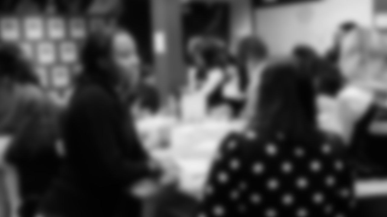 Seahawks Legend Garry Gilliam and Seahawks Dancers surprised teens at the Lake Hills Boys & Girls Club for a fun afternoon of Seahawks activities and crafting. One lucky winner also went home with two tickets to the Divisional Playoff game!