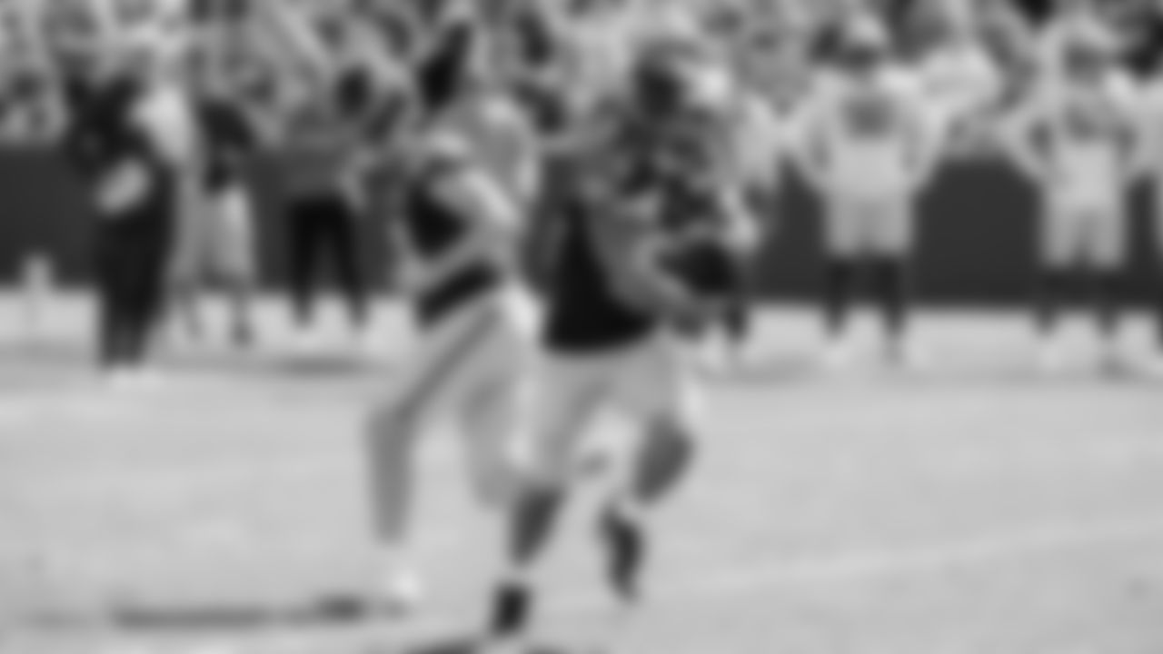 Seahawks running back Zach Charbonnet (26) participated in a joint practice with the Packers at Ray Nitschke Field in Green Bay, Wisconsin.