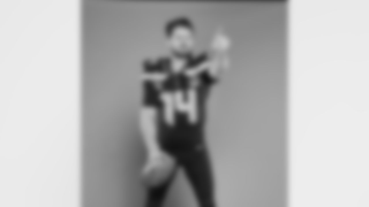 Seahawks quarterback Sam Darnold (14).