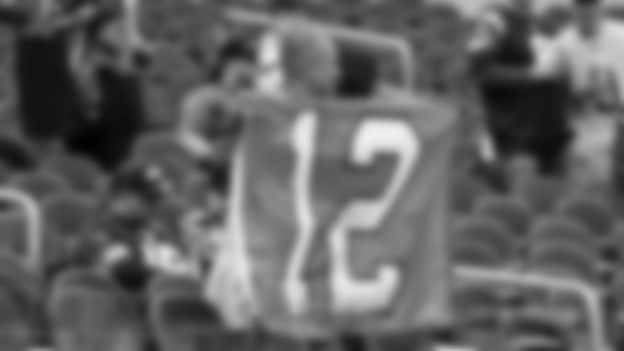 12s show up strong for Week 11 at the Rams on November 16, 2025