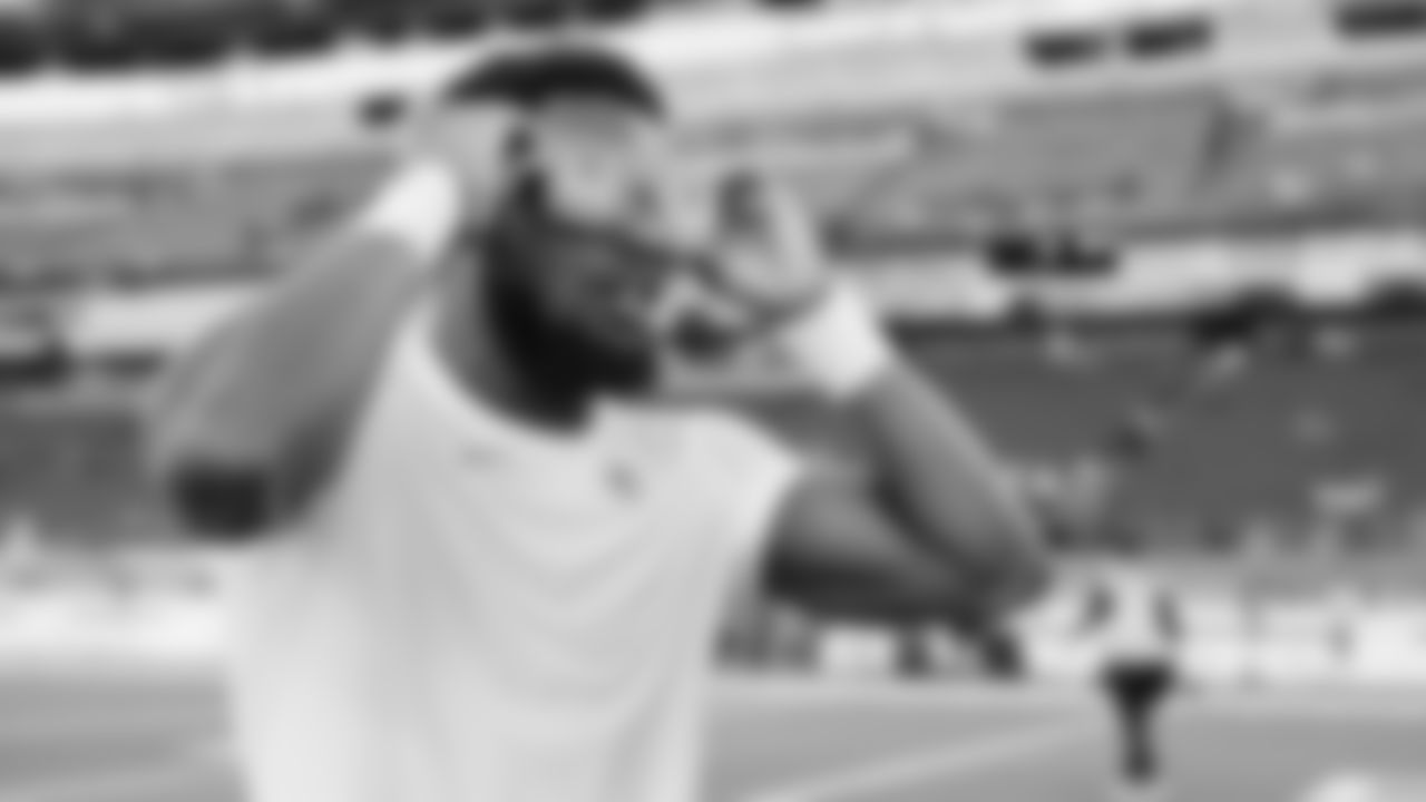 Seahawks celebrate the 30-24 win over the Tennessee Titans at Nissan Stadium on November 23, 2025.