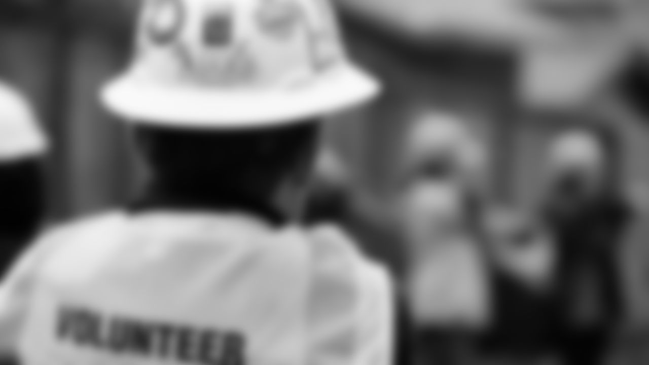 In recognition of Salute to Service Month, the Seahawks and Starbucks joined forces to learn, share, and build together to help provide affordable, stable housing to Veterans in our community.