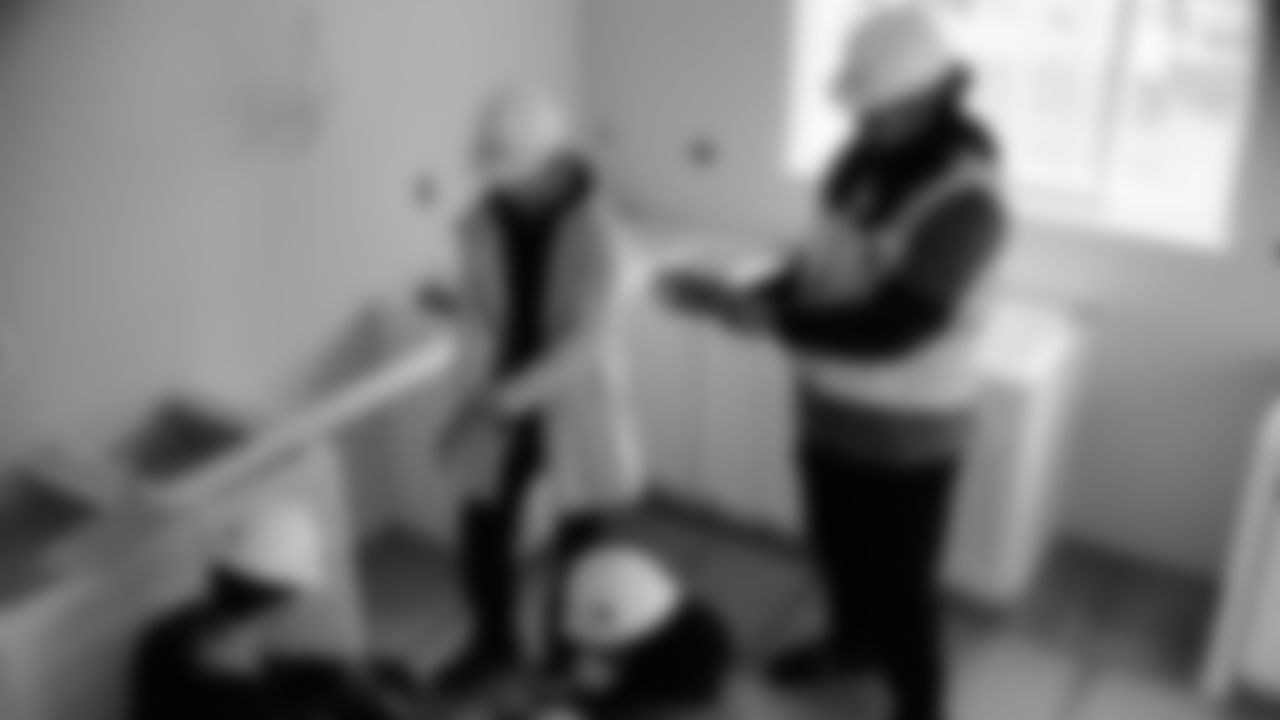 In recognition of Salute to Service Month, the Seahawks and Starbucks joined forces to learn, share, and build together to help provide affordable, stable housing to Veterans in our community.