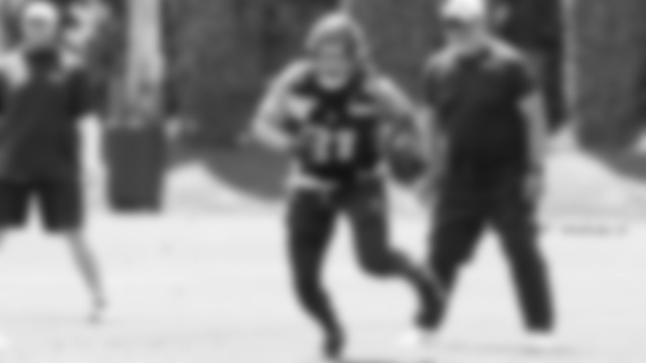 Seahawks tight end Eric Saubert (81) participated in a workout on day four of OTAs on Monday, June 2, 2025 at the Virginia Mason Athletic Center.