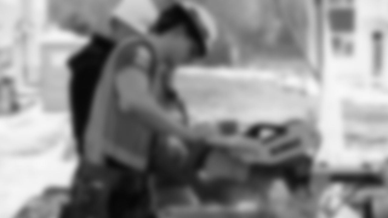 In recognition of Salute to Service Month, the Seahawks and Starbucks joined forces to learn, share, and build together to help provide affordable, stable housing to Veterans in our community.