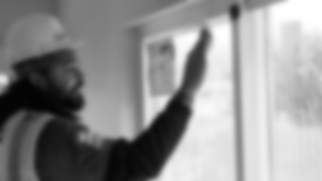 In recognition of Salute to Service Month, the Seahawks and Starbucks joined forces to learn, share, and build together to help provide affordable, stable housing to Veterans in our community.