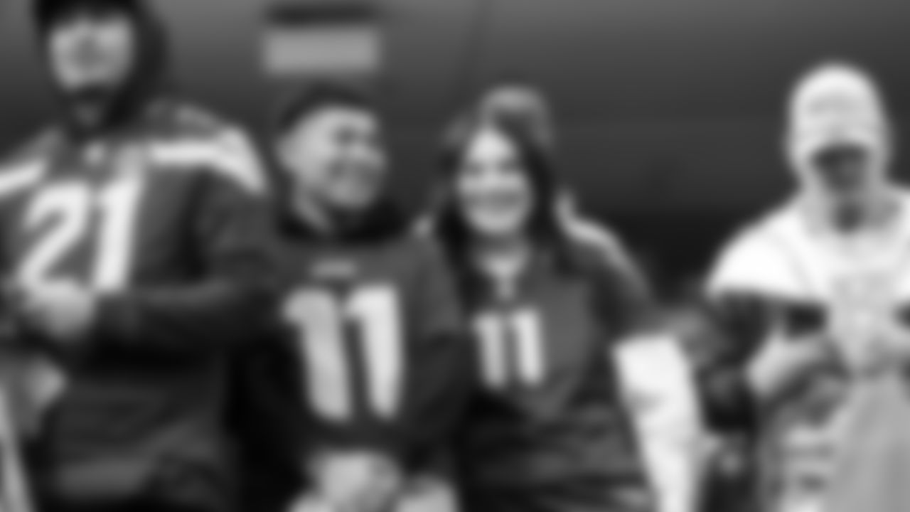 12s show up strong for Week 11 at the Rams on November 16, 2025