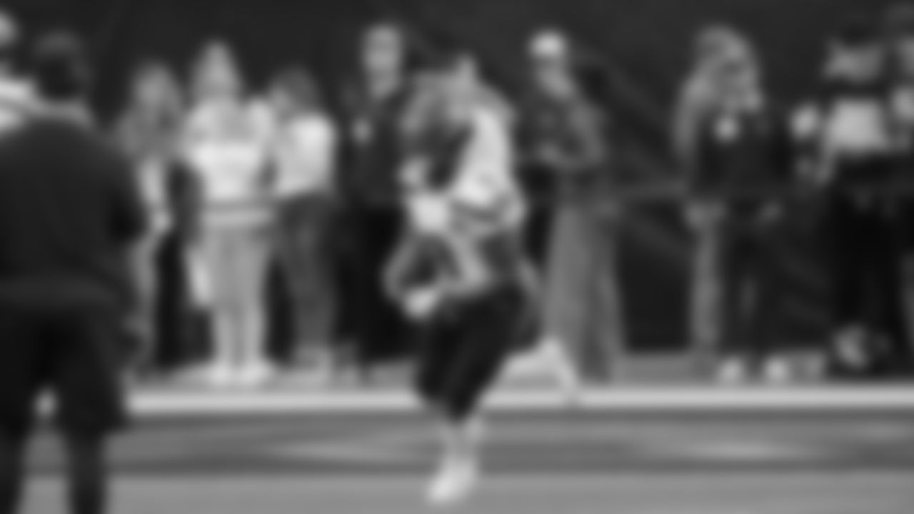 Seahawks running back Kenneth Walker III (9) during pregame warmups at SoFi Stadium for the Week 11 matchup at the L.A. Rams.