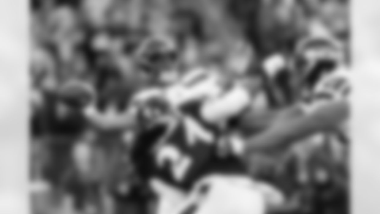Seahawks quarterback Geno Smith fires a pass downfield.