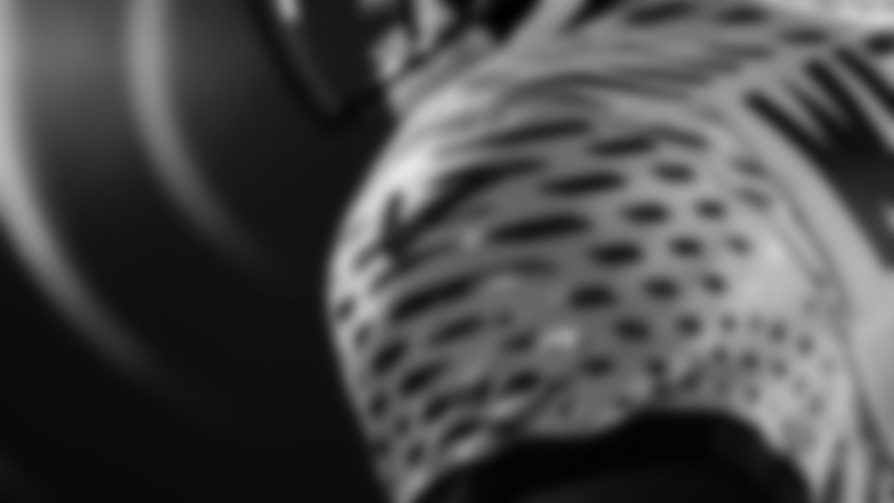 Radiating outwards from the player's ears and across the shoulders is a soundwave pattern that represents the noise and reverberation of the 12s.