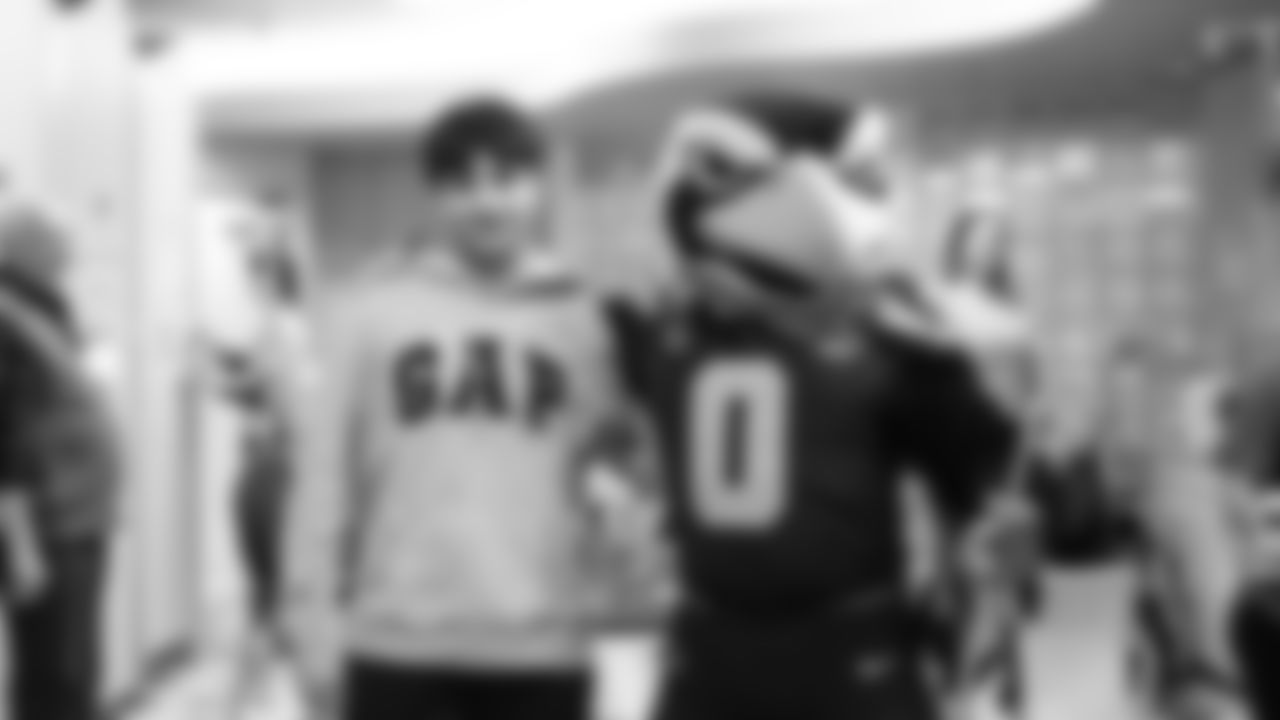 Seahawks wide receiver Rashid Shaheed visited a local children's hospital in Seattle and spent time with patients and their families in honor of the holiday season.